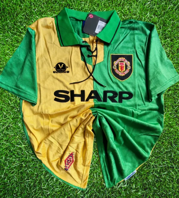 63 Manchester United 1992–94 Retro Third Kit